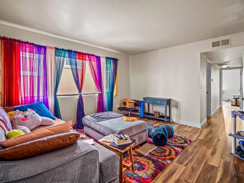 More Photos Of 718 13th St, Sacramento Multifamily For Sale