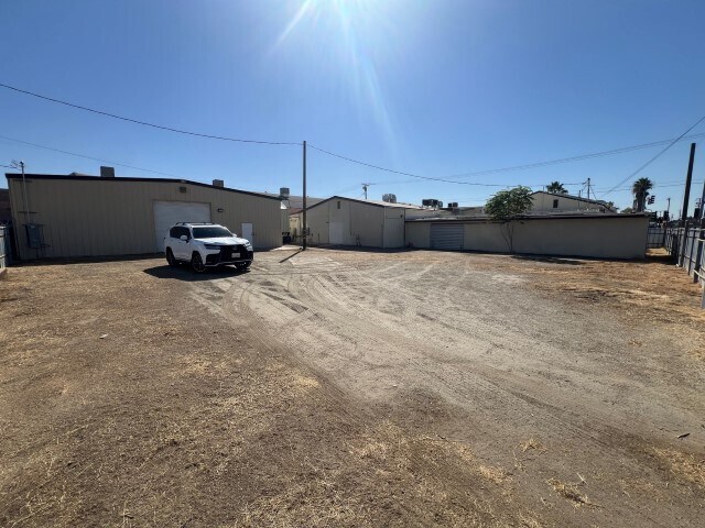 More Photos Of 1010 34th St, Bakersfield Warehouse For Sale