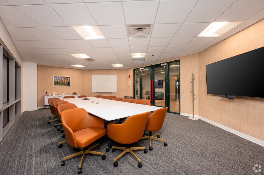 More Photos Of 310 E 96th St, Indianapolis Office For Lease