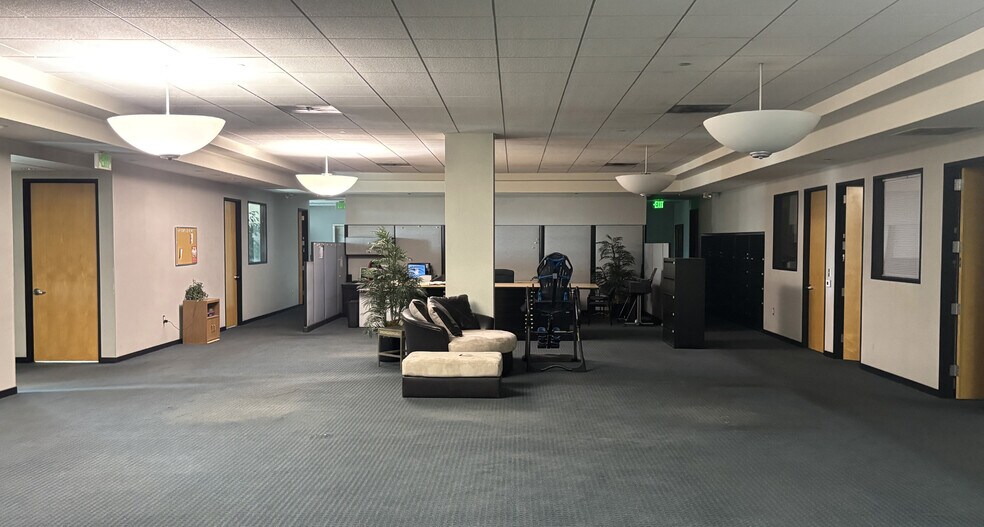 More Photos Of 2035 E 51st St, Los Angeles Manufacturing For Sale