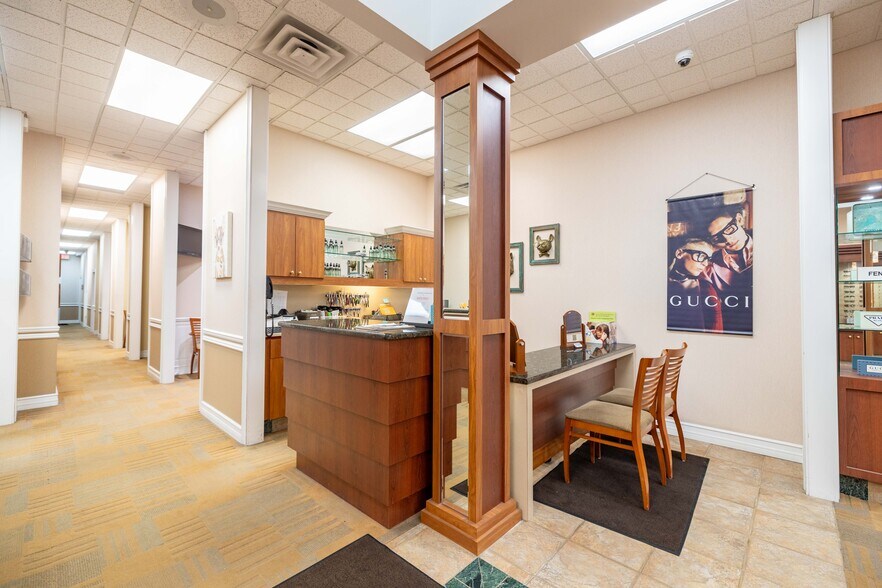 More Photos Of 220-222 S Main St, Rochester Medical For Lease