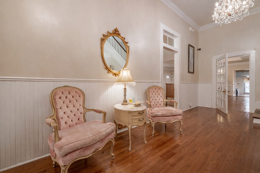 More Photos Of 5800 England Dr, Alexandria Specialty For Sale