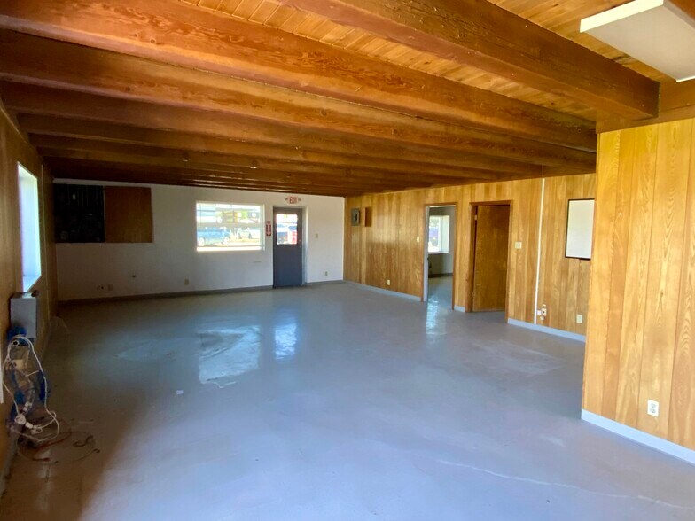 More Photos Of 1401 E Highway 82, Gainesville Industrial For Lease