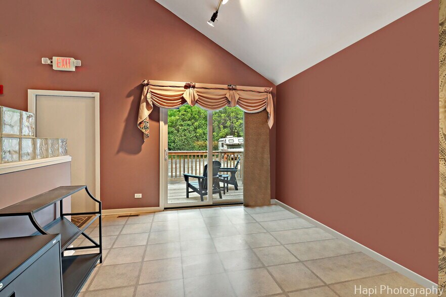 More Photos Of 401 E Park Ave, Libertyville Freestanding For Sale