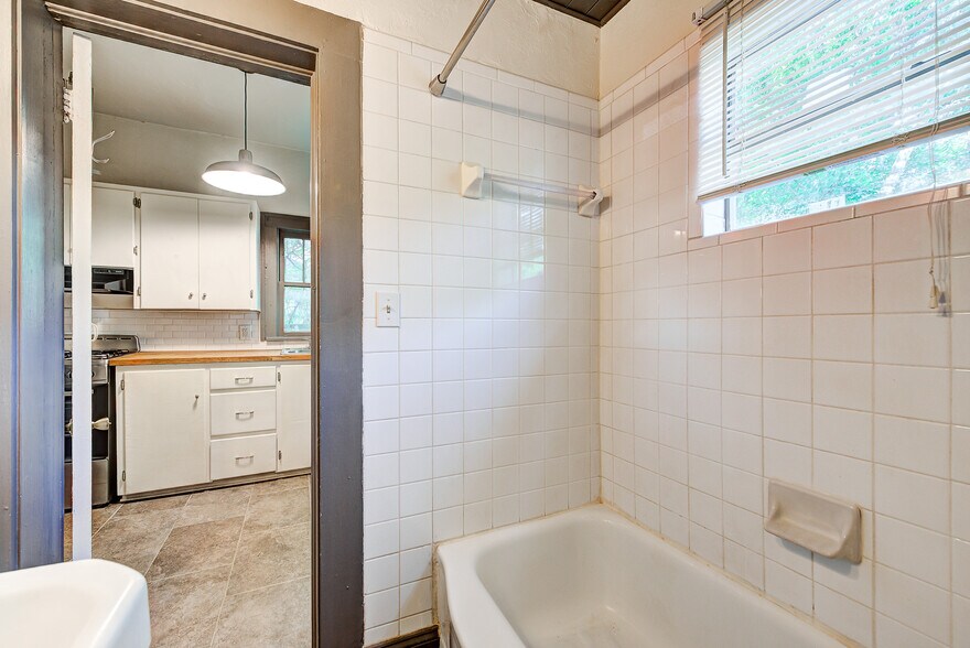 More Photos Of 408 Chautauqua Ave, Norman Multifamily For Sale