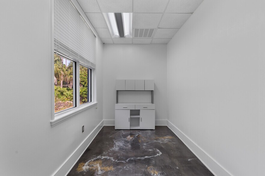 More Photos Of 13730 Cypress Terrace Cir, Fort Myers Medical For Sale