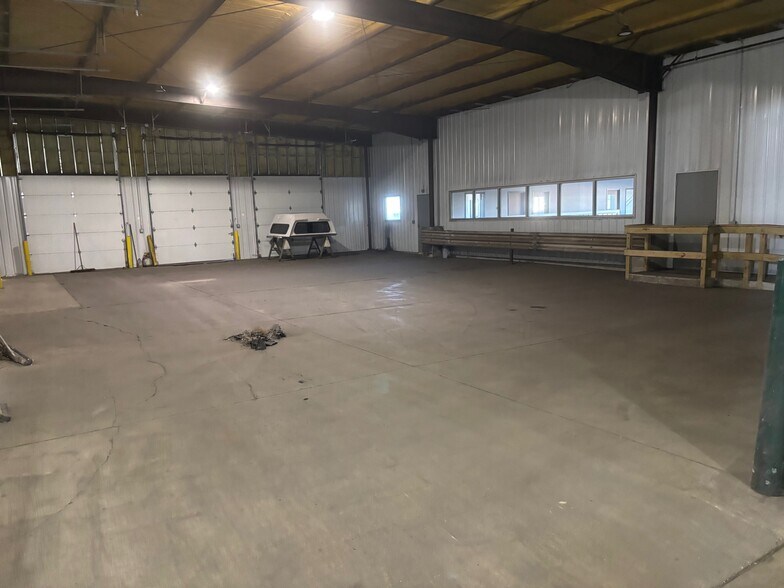 More Photos Of 4915 E Colonville Rd, Clare Warehouse For Lease