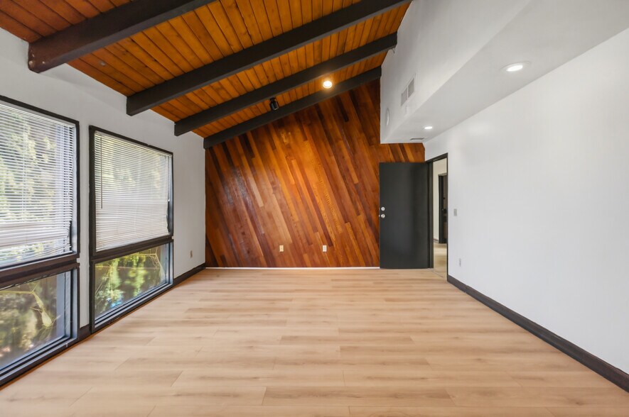 More Photos Of 5375 Industrial Dr, Huntington Beach Light Distribution For Sale