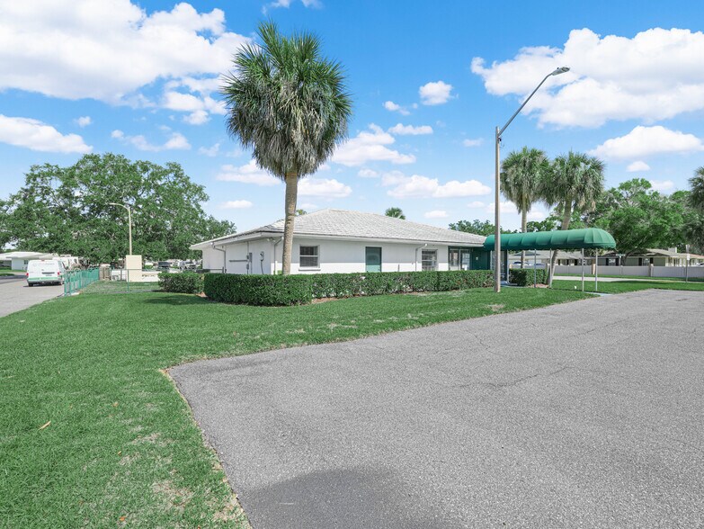 More Photos Of 601 Imperial blvd, Lakeland Specialty For Sale