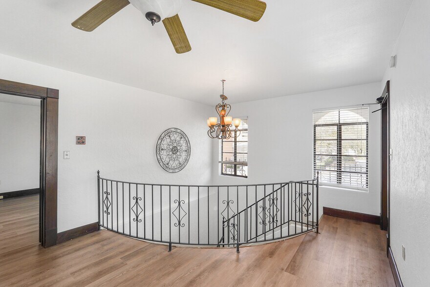 More Photos Of 537 10th St W, Bradenton Office For Lease