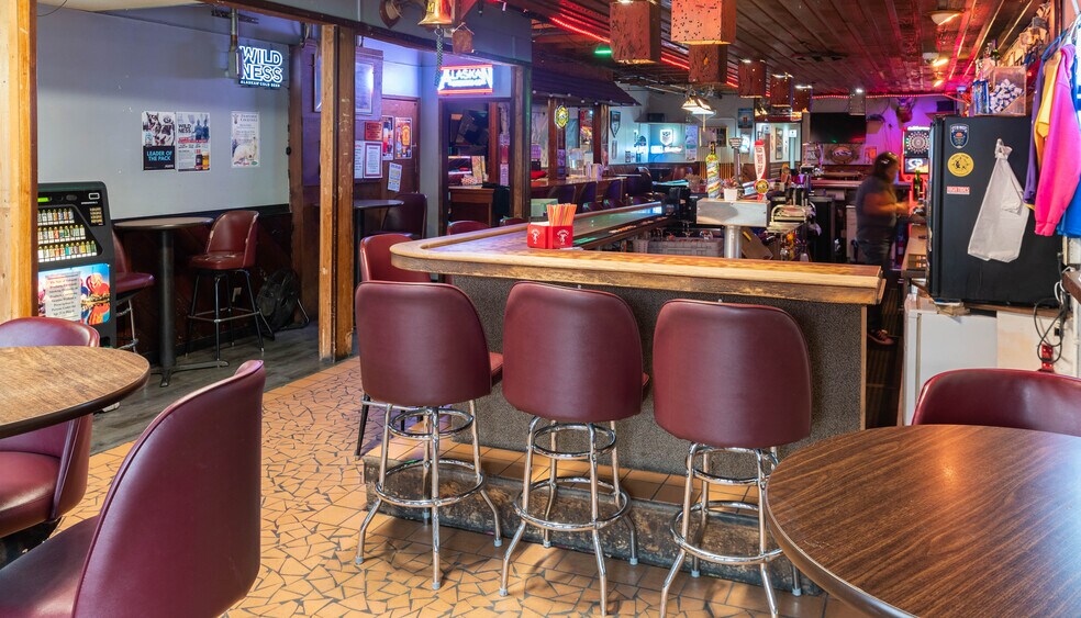 More Photos Of 314-316 Front St, Ketchikan Specialty For Sale