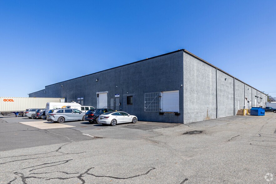 More Photos Of 140 Ethel Rd W, Piscataway Warehouse For Lease