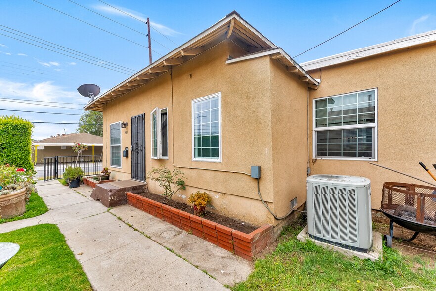 More Photos Of 4813 W 104th St, Inglewood Storefront Retail Residential For Sale