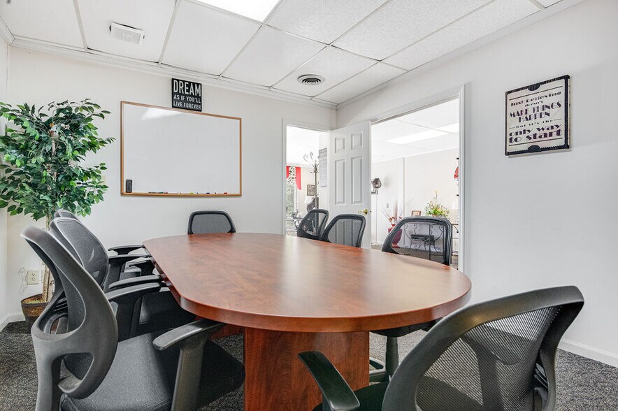 More Photos Of 1212-1216 Gum Branch Rd, Jacksonville General Retail For Sale