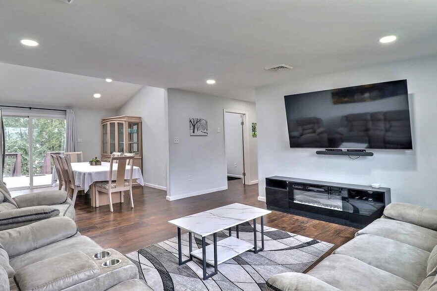 More Photos Of 3360 PA-940, Mount Pocono Specialty For Sale