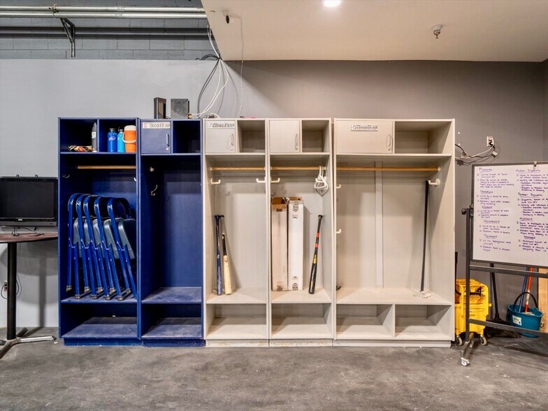 More Photos Of 465 W Commercial St, East Rochester Warehouse For Lease