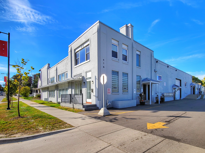 Primary Photo Of 400-416 W Huron St, Ann Arbor Showroom For Lease