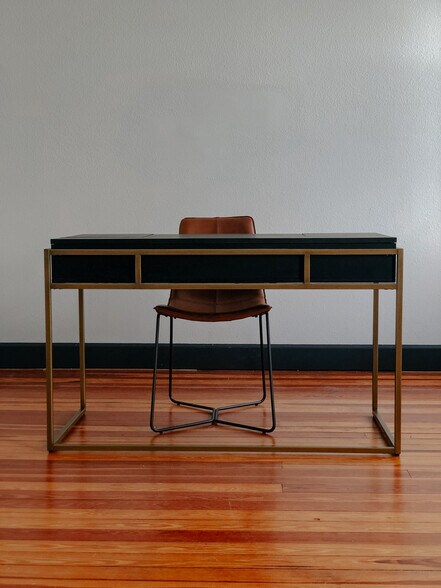 More Photos Of 689 Central Ave, Saint Petersburg General Retail For Lease