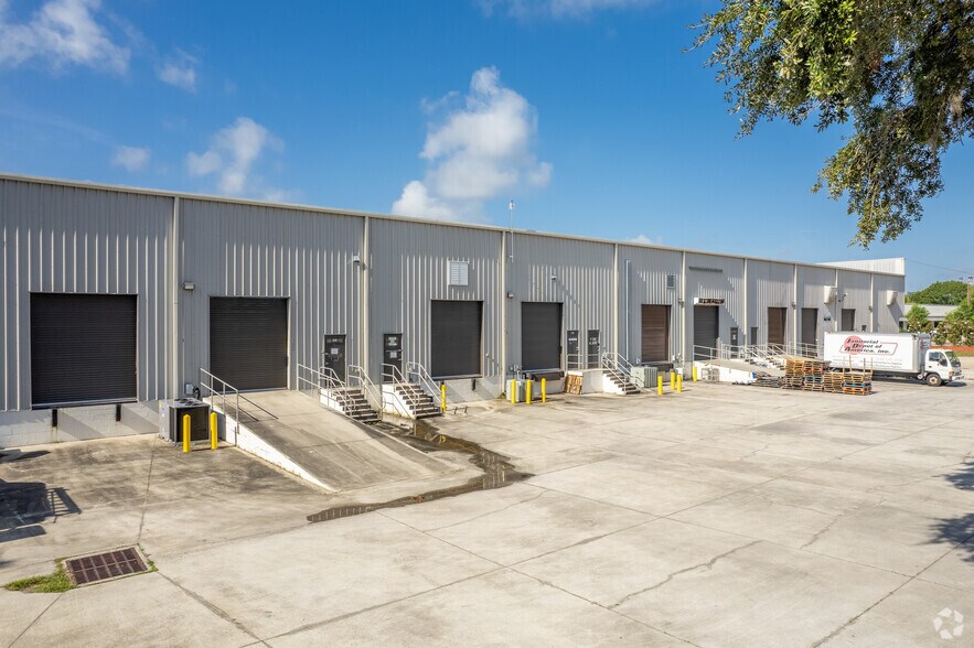 More Photos Of 4301 Woodland Park Dr, West Melbourne Manufacturing For Lease