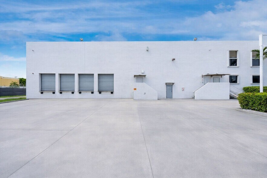 More Photos Of 12800 NW 38th Ave, Opa Locka Warehouse For Lease