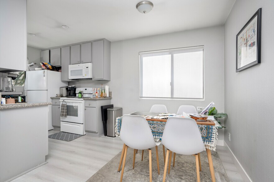 More Photos Of 6924 Woodman Ave, Van Nuys Apartments For Sale