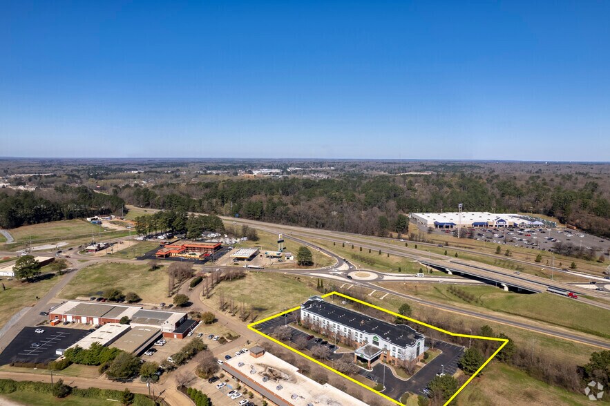 More Photos Of 129 Brickerton St, Columbus Hotel For Sale