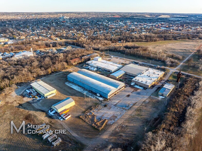 More Photos Of 900 N 4th St, Guthrie Manufacturing For Sale