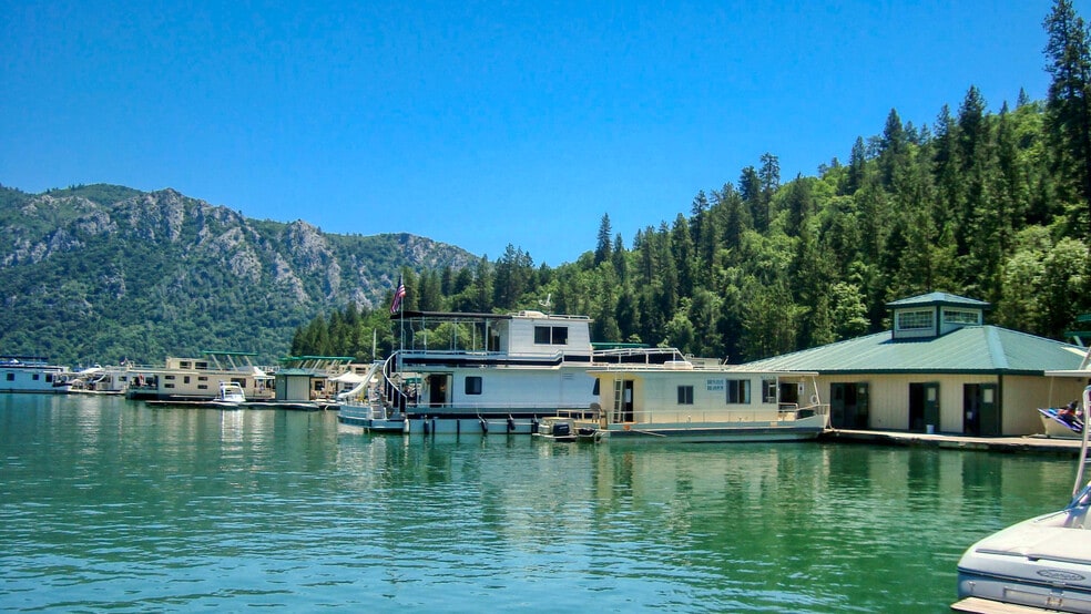 More Photos Of 20061 Shasta Caverns, Lakehead Marina For Sale