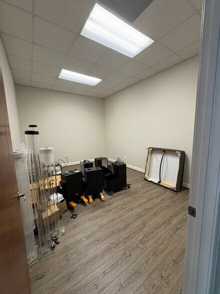 More Photos Of 2803 Greystone Commercial Blvd, Birmingham Office For Sale