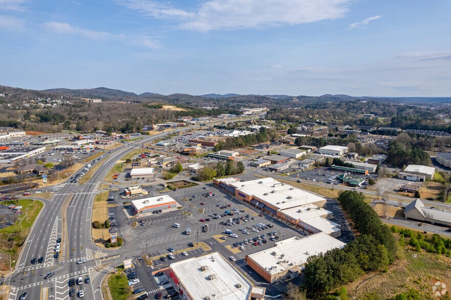 More Photos Of 900 Joe Frank Harris Pky SE, Cartersville Unknown For Lease