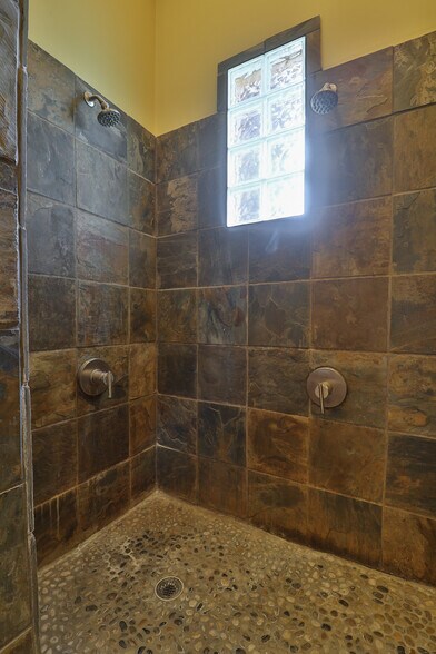 More Photos Of 102-104 W Columbus St, Kenton Office Residential For Sale