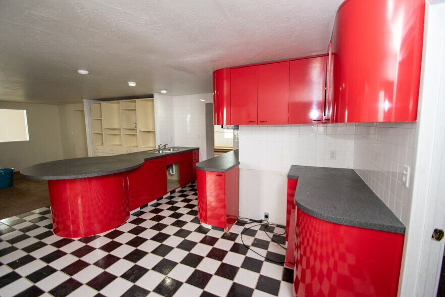 More Photos Of 300 4th St, Algoma Apartments For Sale
