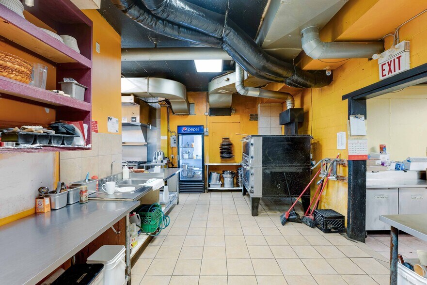 More Photos Of 231 St Paul St W, St Catharines General Retail For Sale