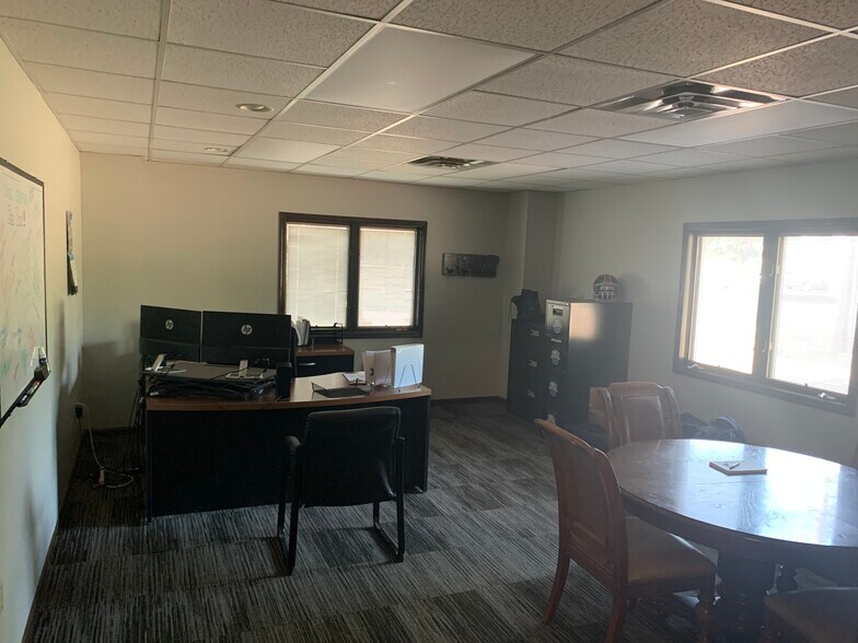 More Photos Of 300 W Walnut St, Sioux Falls Warehouse For Sale