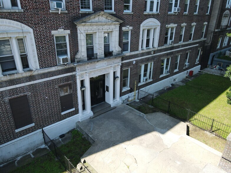 More Photos Of 320 Eastern Pky, Brooklyn Apartments For Lease