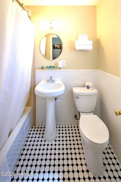 More Photos Of 2141 W 3rd St, Winslow Hotel For Sale