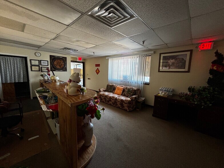 More Photos Of 5110-5118 S 108th St, Hales Corners Unknown For Lease