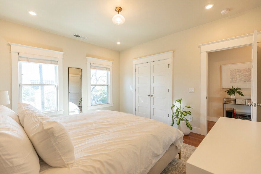 More Photos Of 2409 I St, Sacramento Apartments For Sale