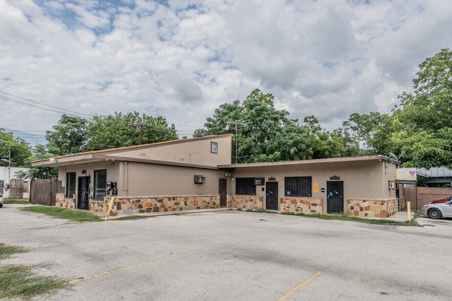 More Photos Of 1006 West Ave, San Antonio Freestanding For Lease