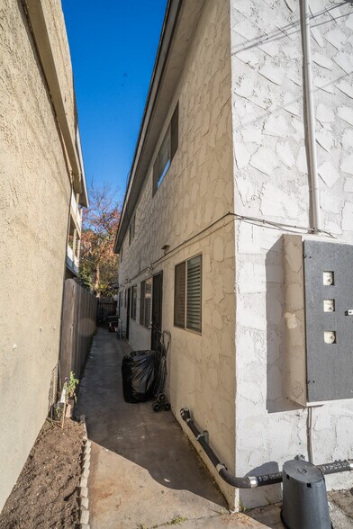 More Photos Of 1123 Ohio Ave, Long Beach Multifamily For Sale