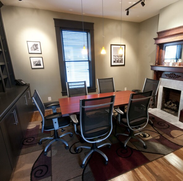More Photos Of 206 Bridge St, Franklin Office For Lease