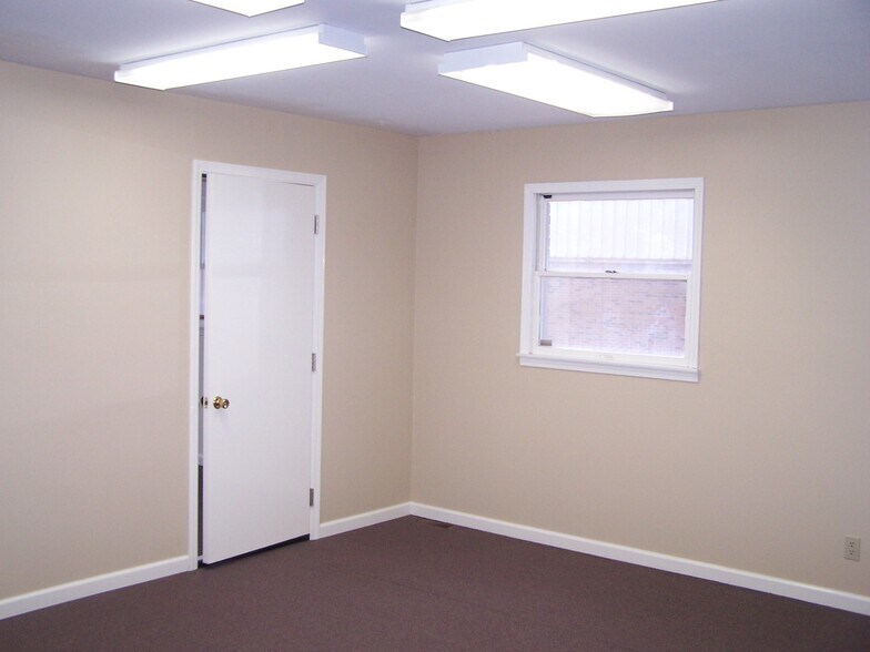 More Photos Of 3905 Southland Ave, Kokomo Office For Lease