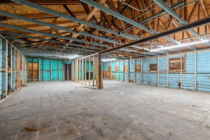 More Photos Of 605 Martin Luther King Junior Dr, Temple Warehouse For Sale