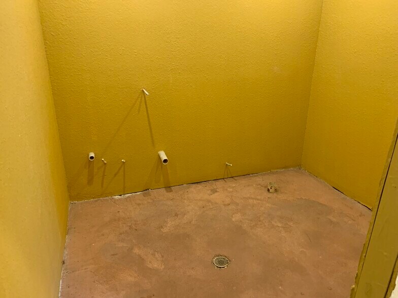 More Photos Of 1018 Union, Selma Storefront Retail Residential For Sale