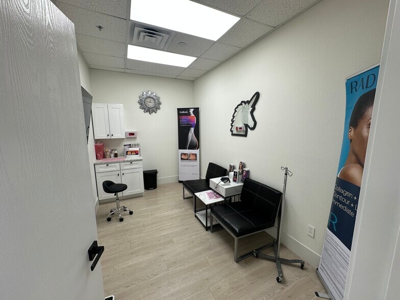 More Photos Of 5920 S Rainbow Blvd, Las Vegas Office For Sale