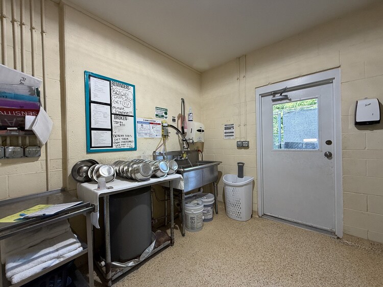 More Photos Of 45 E Airline Hwy, Kenner Veterinarian Kennel For Lease