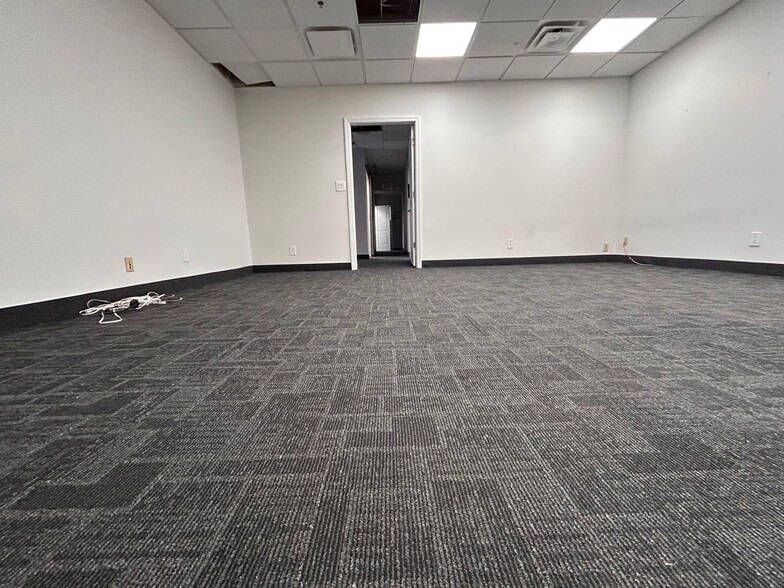 More Photos Of 10 Dell Glen Ave, Lodi Manufacturing For Lease