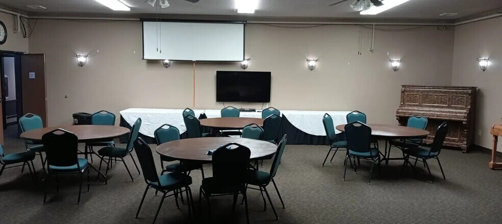 More Photos Of 288 US Highway 14 W, De Smet Hotel For Sale