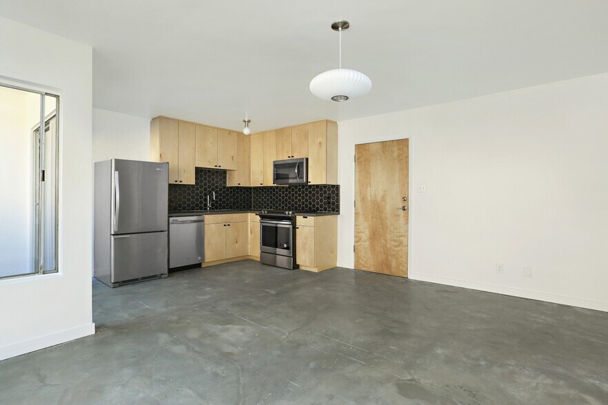 More Photos Of 146 N Vendome St, Los Angeles Apartments For Sale