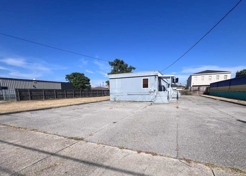 Primary Photo Of 2701 N Hullen St, Metairie Office For Sale